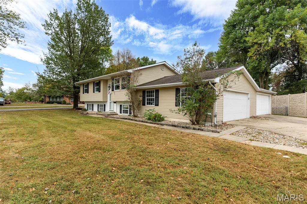 904 W Miller DR, Staunton, IL 62088