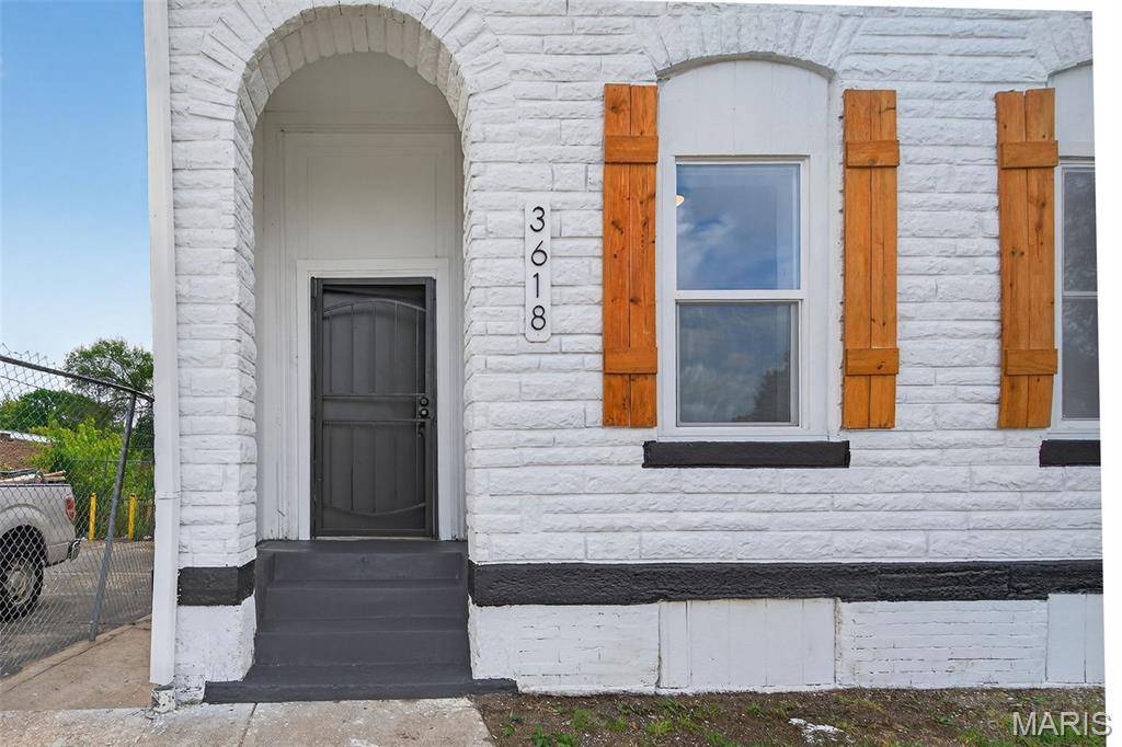 3618 S Broadway ST, St Louis, MO 63118