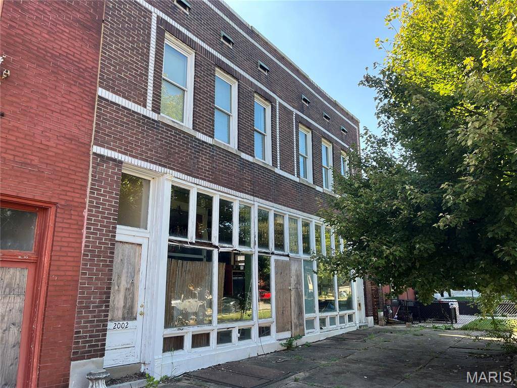 2002 Geyer AVE, St Louis, MO 63104