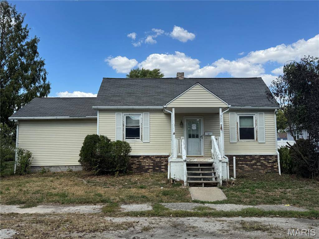 309 W 3rd South ST, Mount Olive, IL 62069