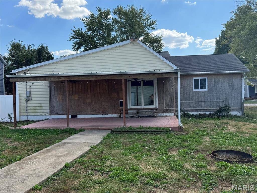 309 W 3rd South ST, Mount Olive, IL 62069