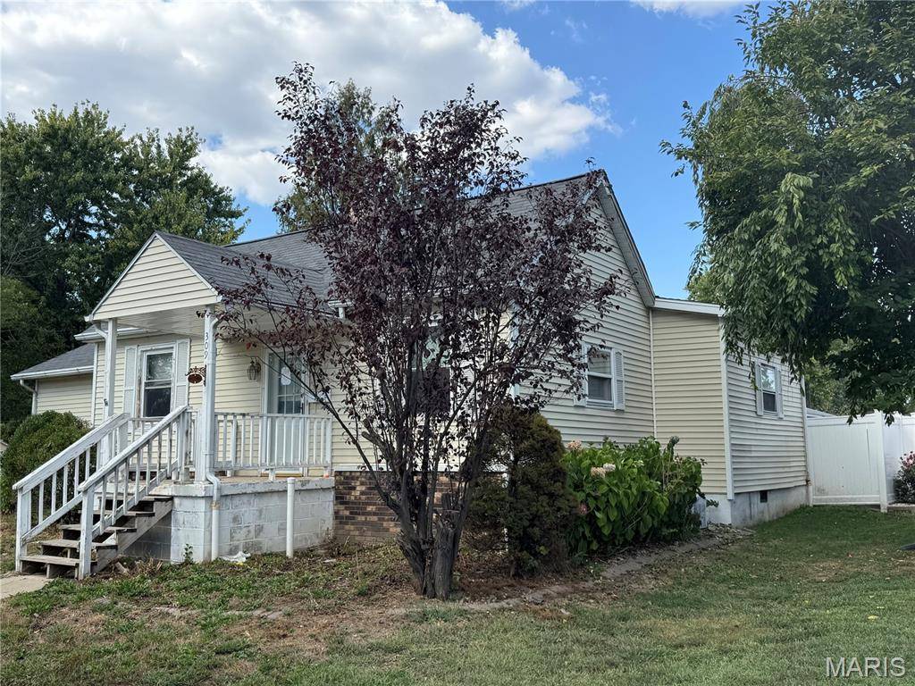 309 W 3rd South ST, Mount Olive, IL 62069