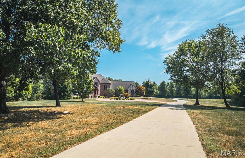 15964 Lageman LN, Brighton, IL 62012