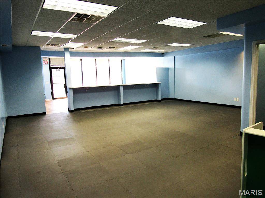 235 E Center Drive #B, Alton, IL 62002