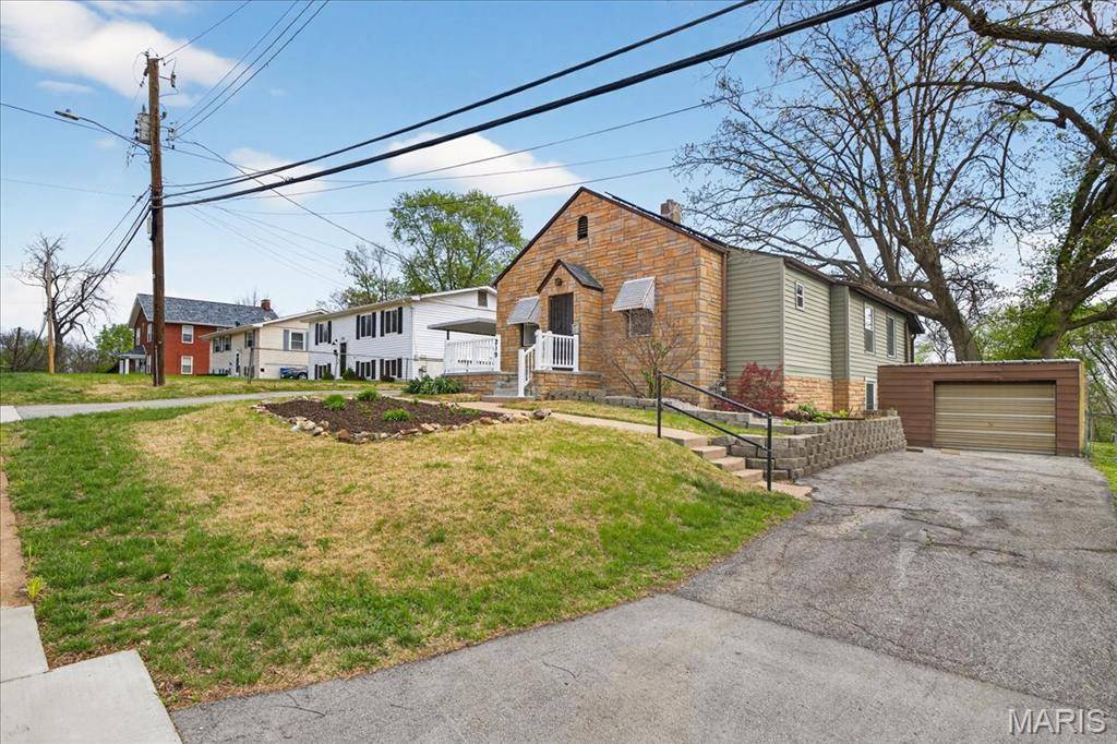 219 Lookout AVE, Valley Park, MO 63088