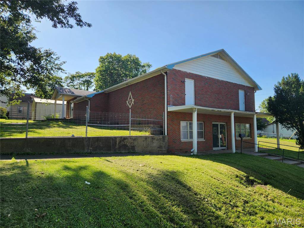 221 E Saint Louis ST, Lebanon, IL 62254