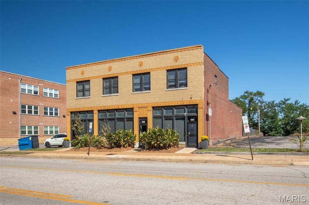 3135 Lafayette AVE, St Louis, MO 63104