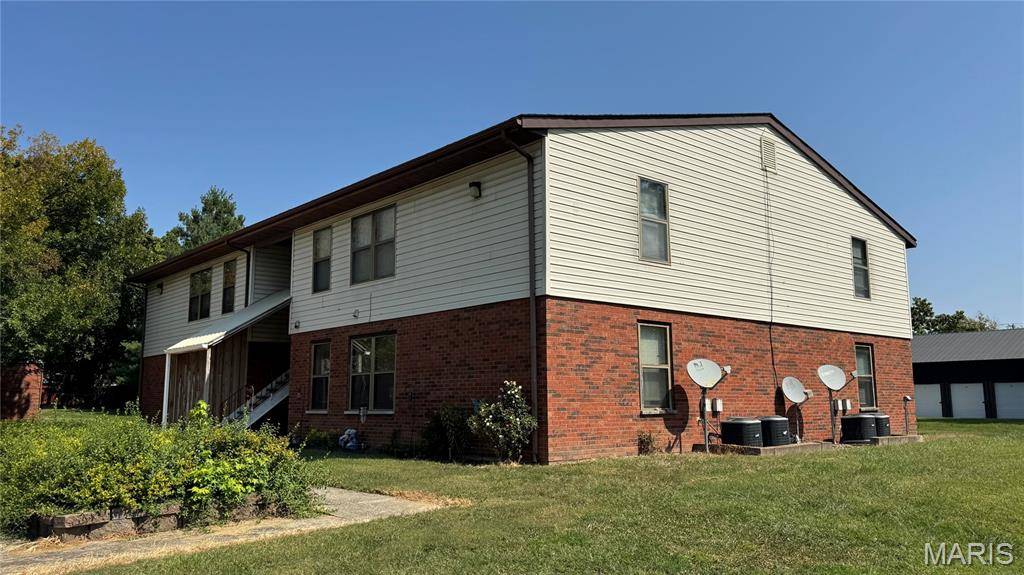 818 S 6th ST, Carrollton, IL 62010