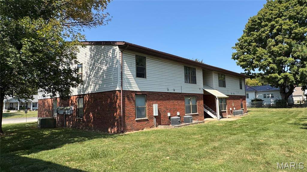 818 S 6th ST, Carrollton, IL 62010