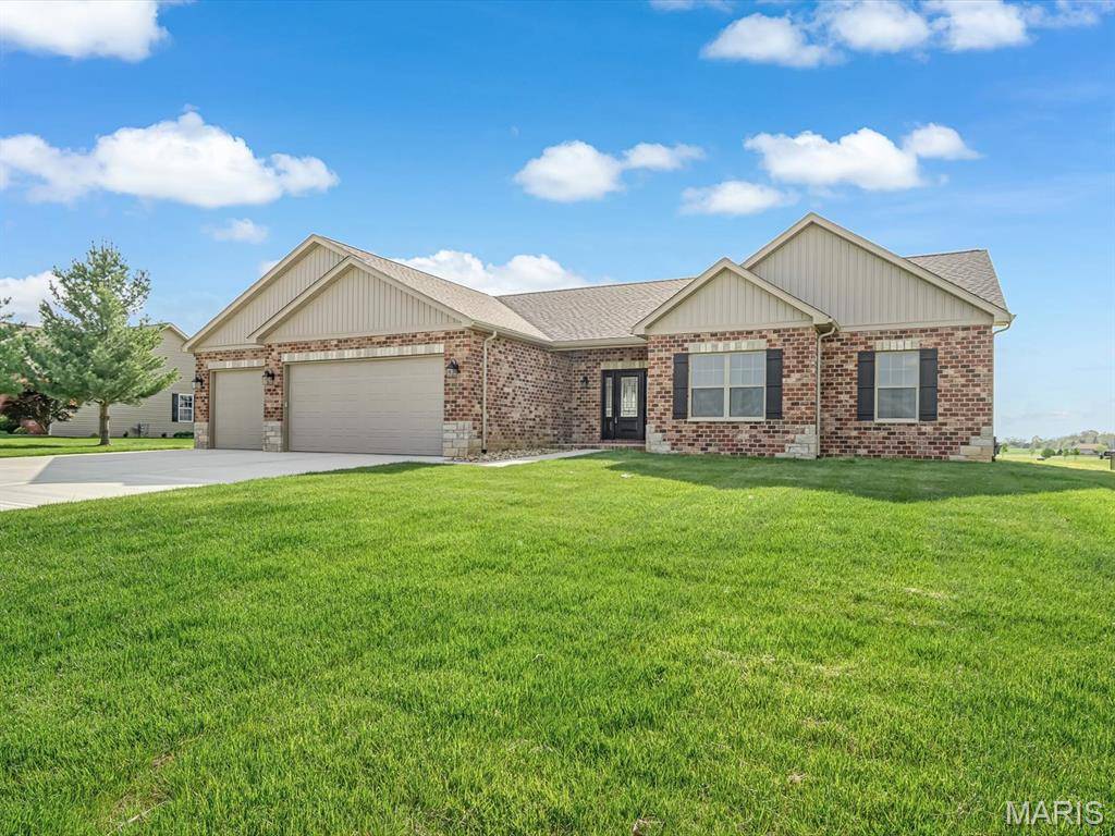 4016 Autumn Oak DR, Smithton, IL 62285
