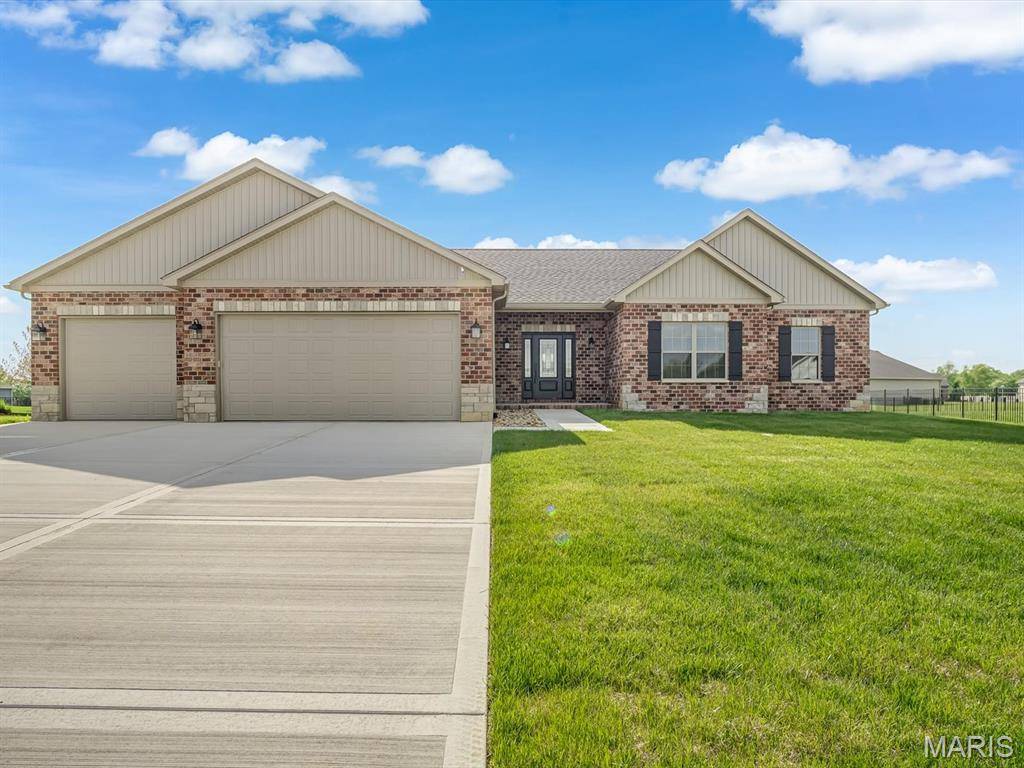 4016 Autumn Oak DR, Smithton, IL 62285