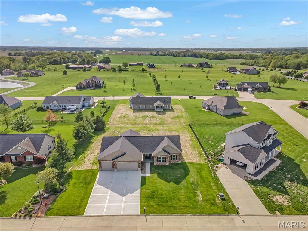 4016 Autumn Oak DR, Smithton, IL 62285