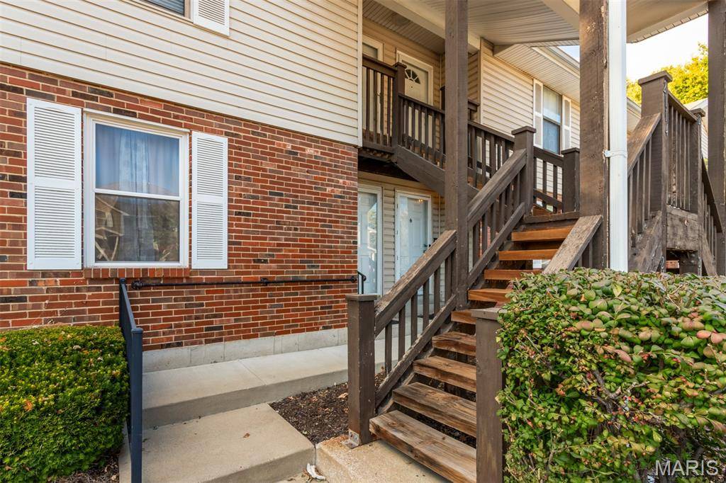 2112 New Sun DR, Florissant, MO 63031