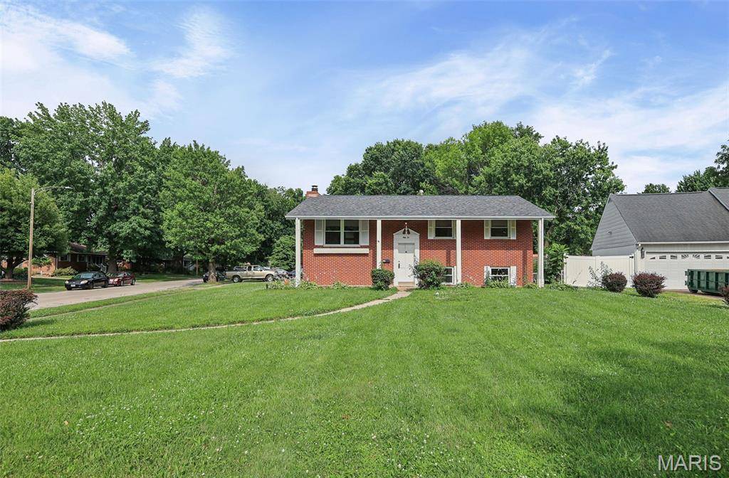 52 Villa Dr DR, Granite City, IL 62040