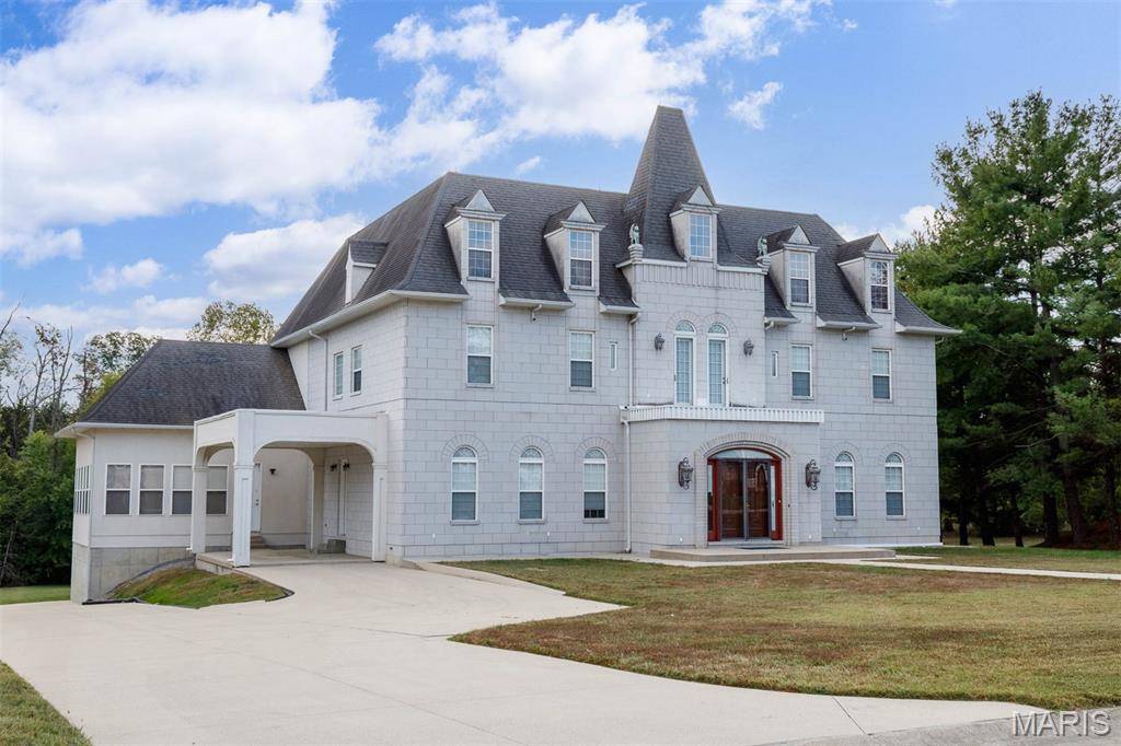 12 Clearlake DR, Centralia, IL 62801