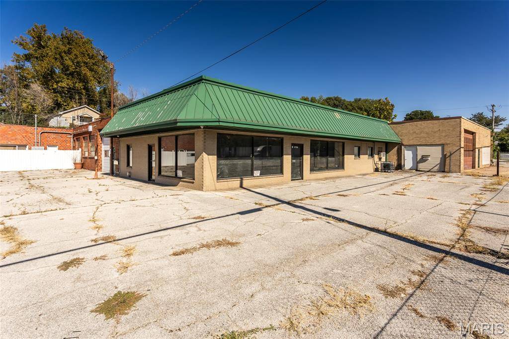 2726 E Broadway, Alton, IL 62002