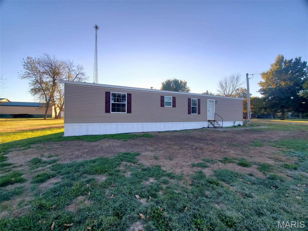 105 S Cherry ST, Lewistown, MO 63452