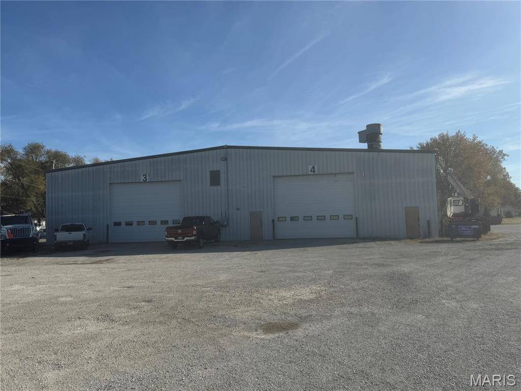 906 W Beeler, Litchfield, IL 62056