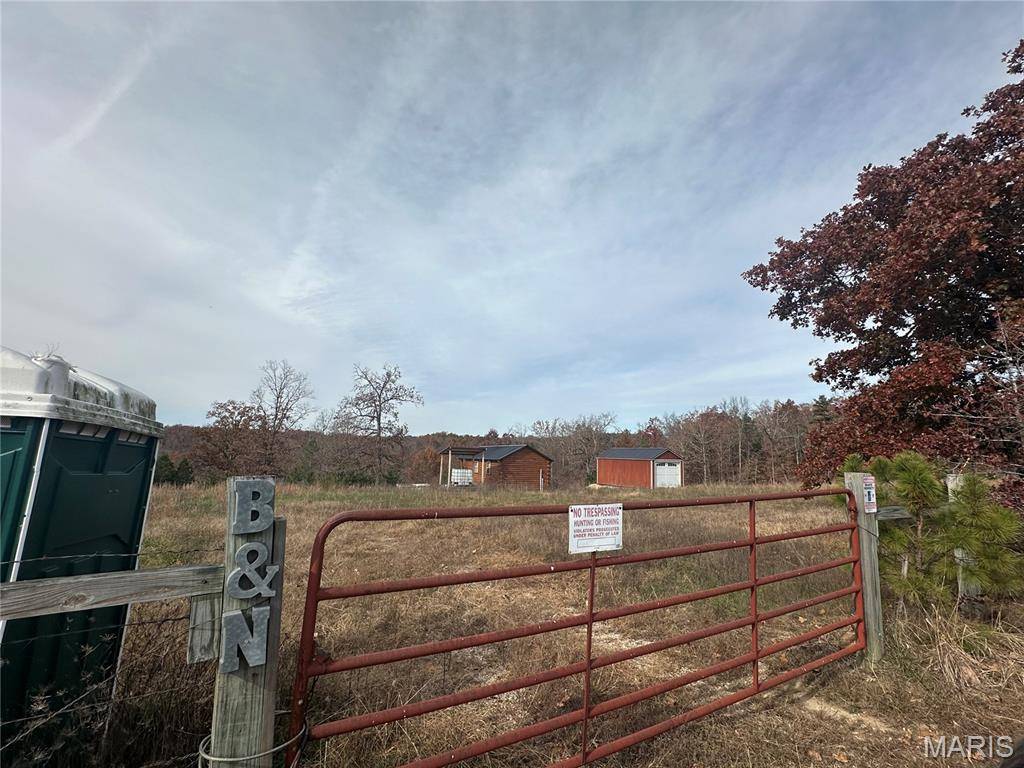 4330 Highway Y, Ellington, MO 63638