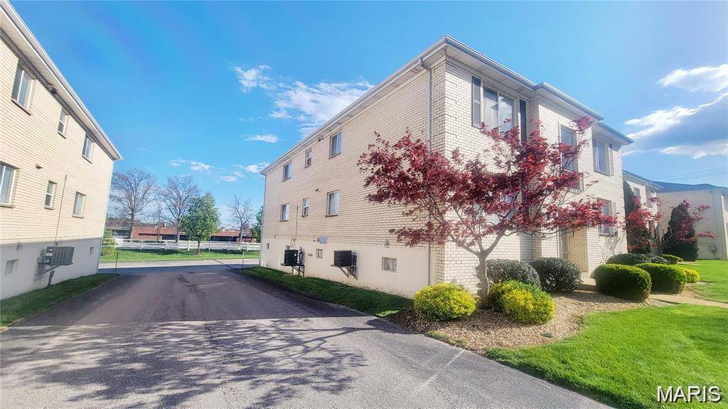 12586 CHARDIN PLACE #4, Unincorporated, MO 63128