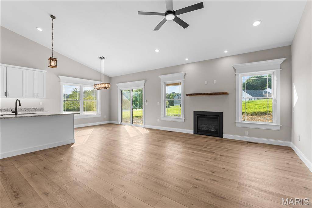 8084 Villa Valley, Caseyville, IL 62232