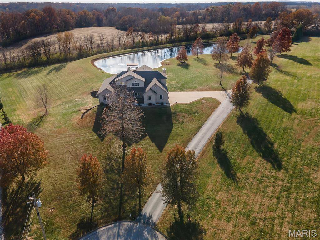 31899 Red Oak DR, Brighton, IL 62012