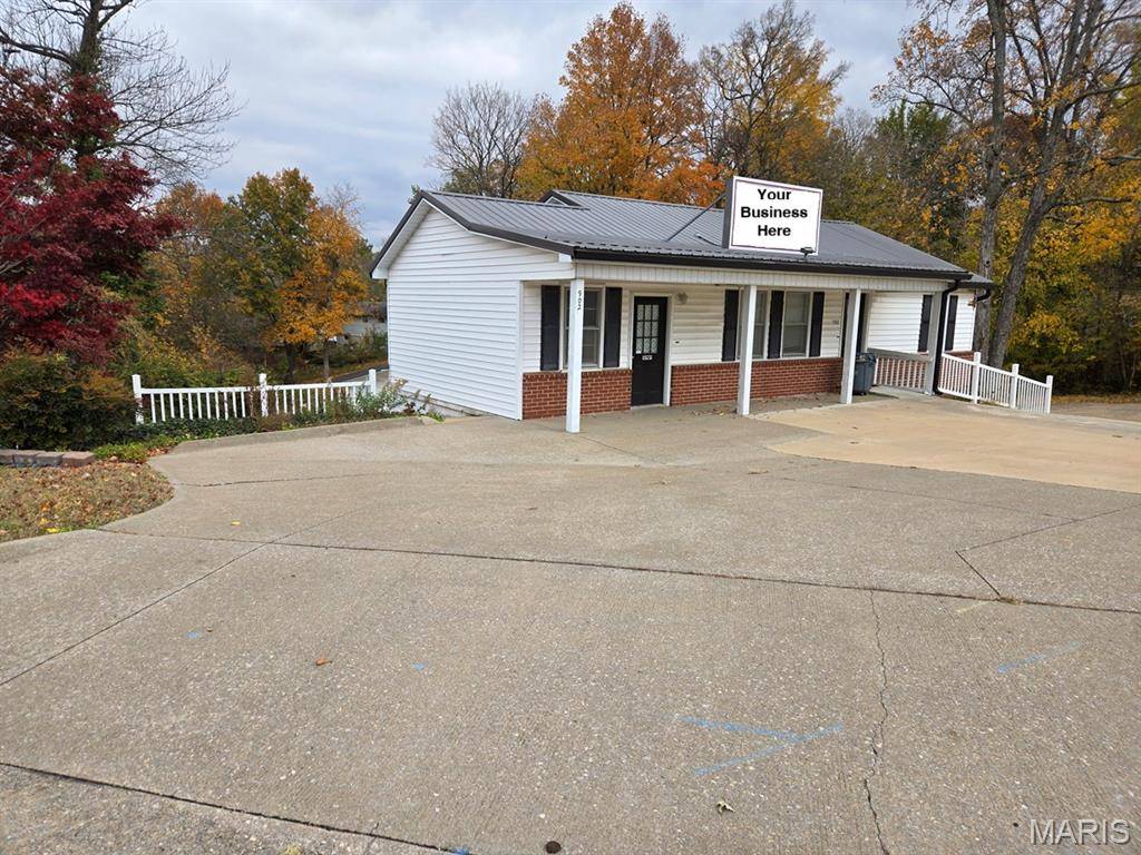 902 E Jackson BLVD, Jackson, MO 63755