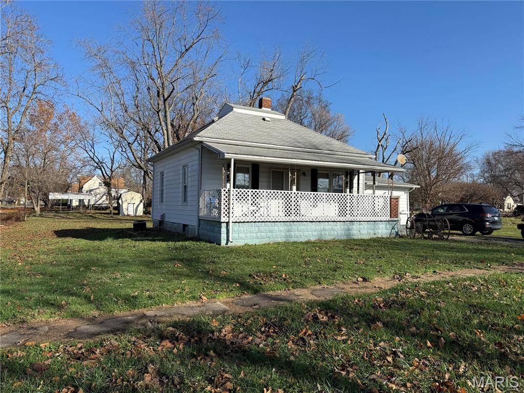 109 W Willow ST, Sorento, IL 62086