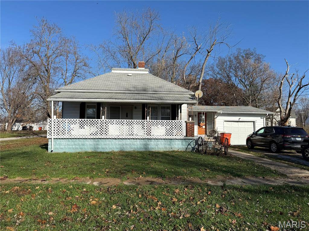 109 W Willow ST, Sorento, IL 62086