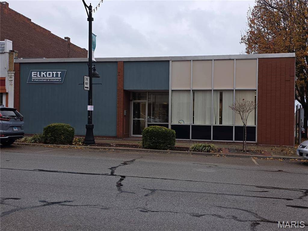 110 W Main ST, Belleville, IL 62220