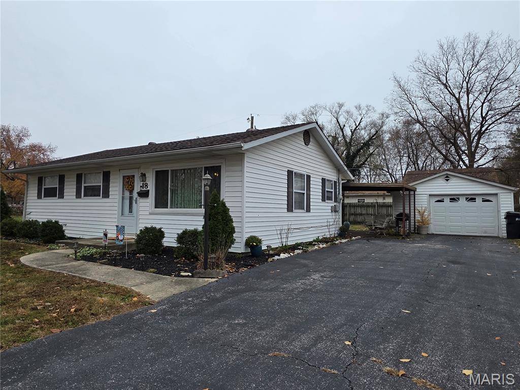 18 Jennine DR, Belleville, IL 62226