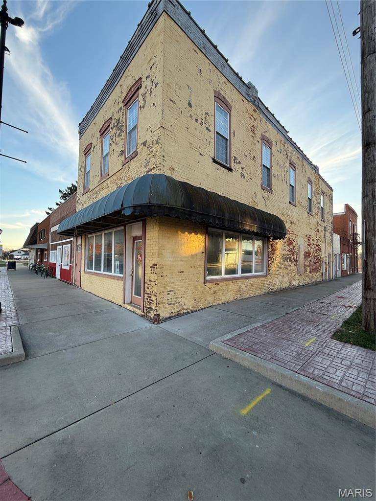 104 W Edwards ST, Litchfield, IL 62056