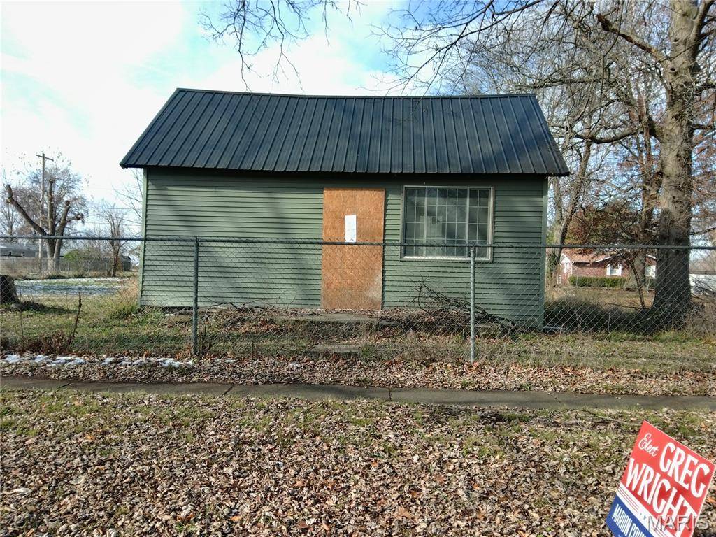 305 S Main ST, Sandoval, IL 62882