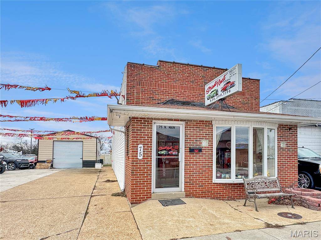 75 N Main ST, St Clair, MO 63077