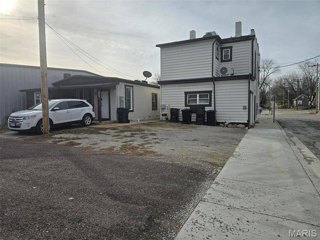 1223 W Main ST, Belleville, IL 62220