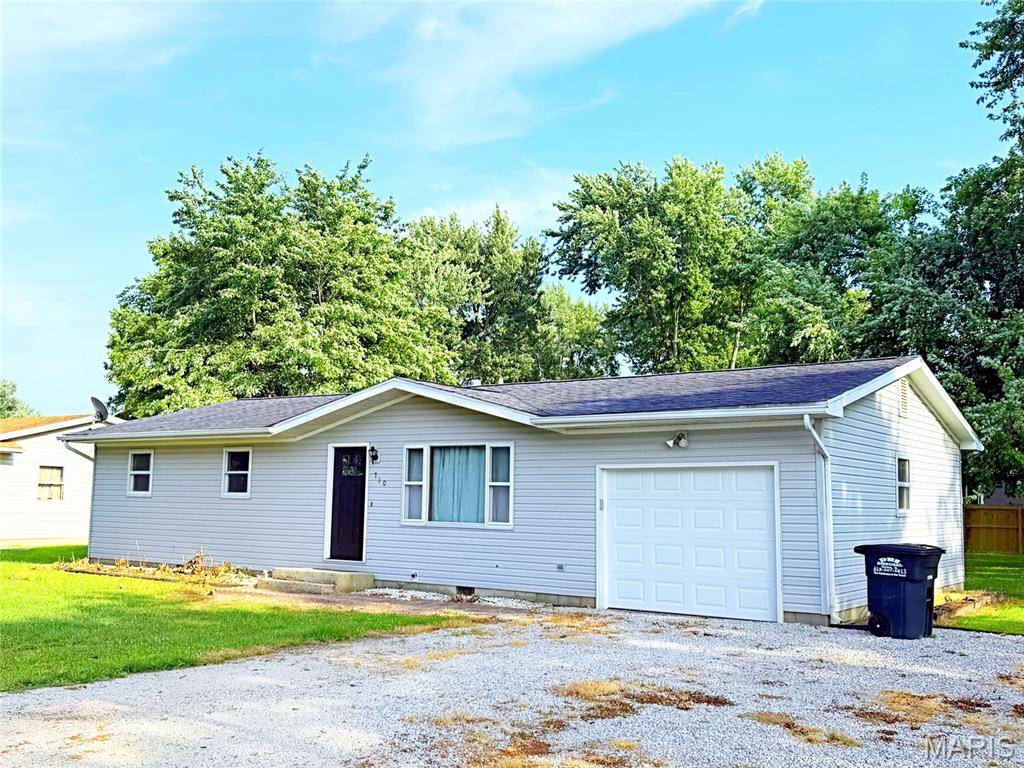 710 Field ST, Altamont, IL 62411