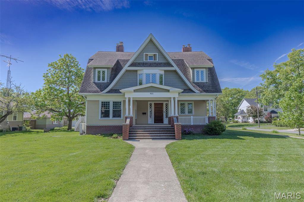 905 E 1st North ST, Carlinville, IL 62626