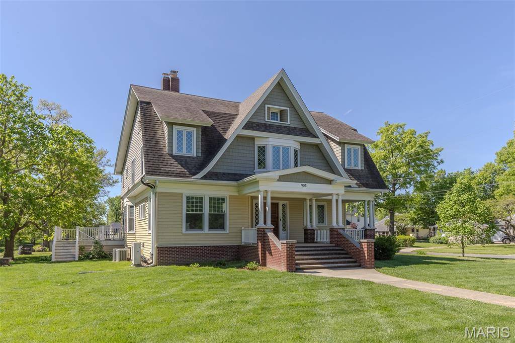 905 E 1st North ST, Carlinville, IL 62626