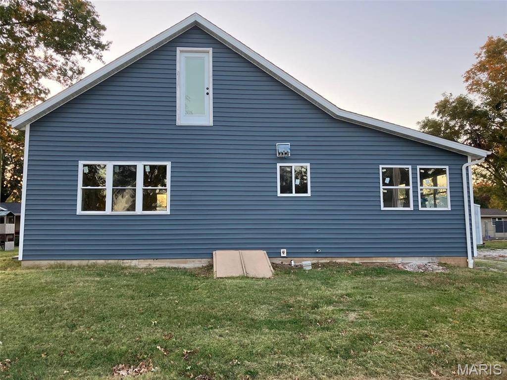 3 Lakeview DR, Carlyle, IL 62231