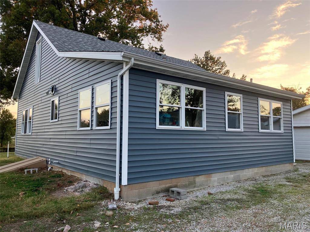 3 Lakeview DR, Carlyle, IL 62231