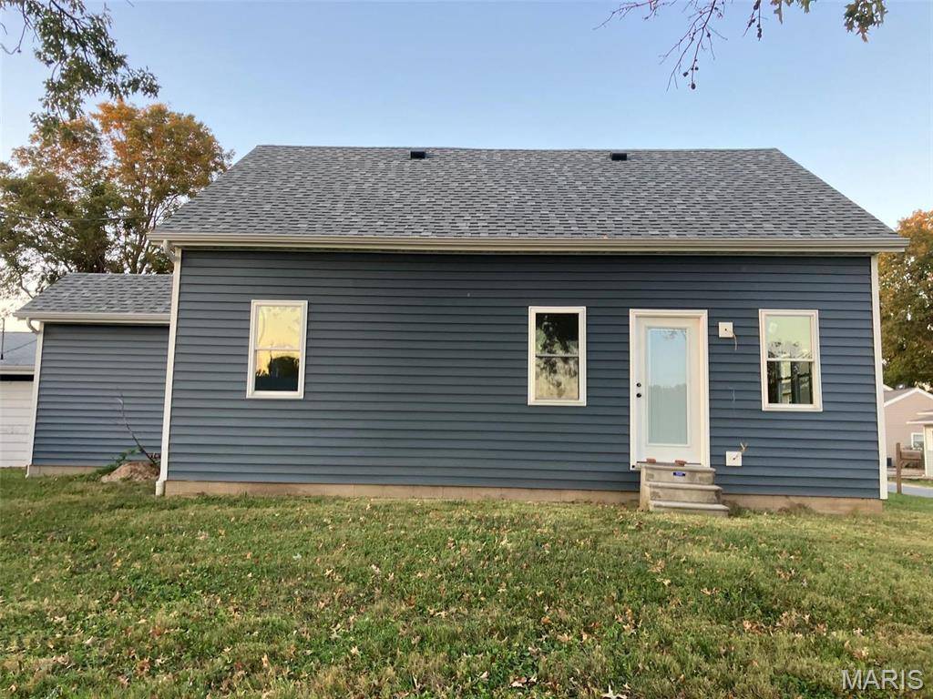 3 Lakeview DR, Carlyle, IL 62231