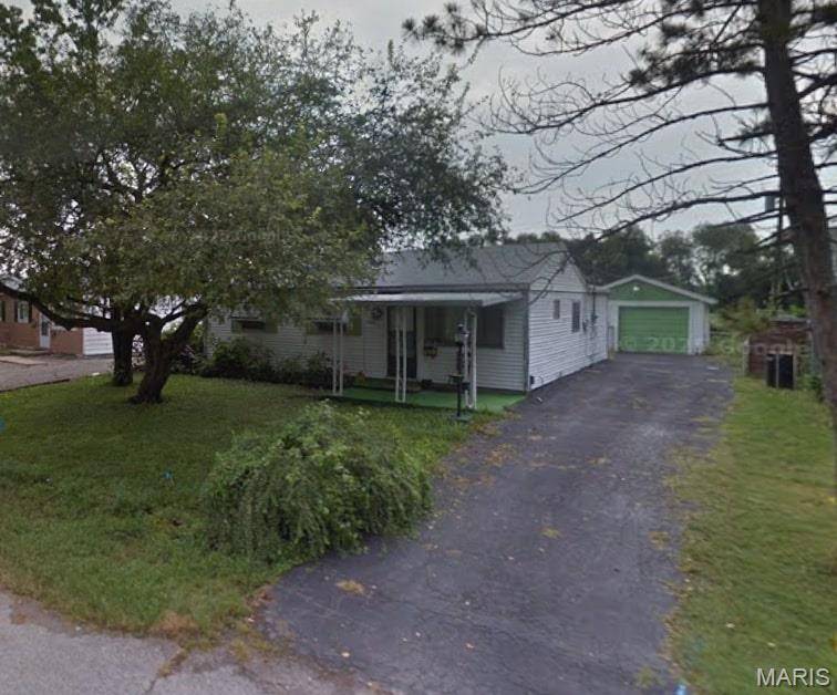 1066 Saint Margaret DR, Cahokia, IL 62206