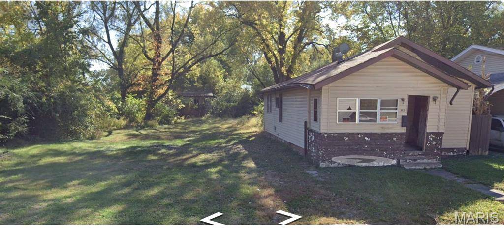 5632 Portland PL, East St Louis, IL 62204