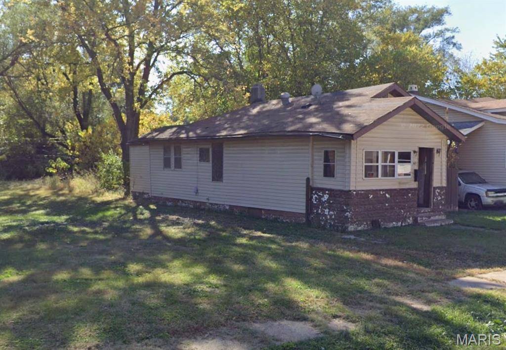 5632 Portland PL, East St Louis, IL 62204