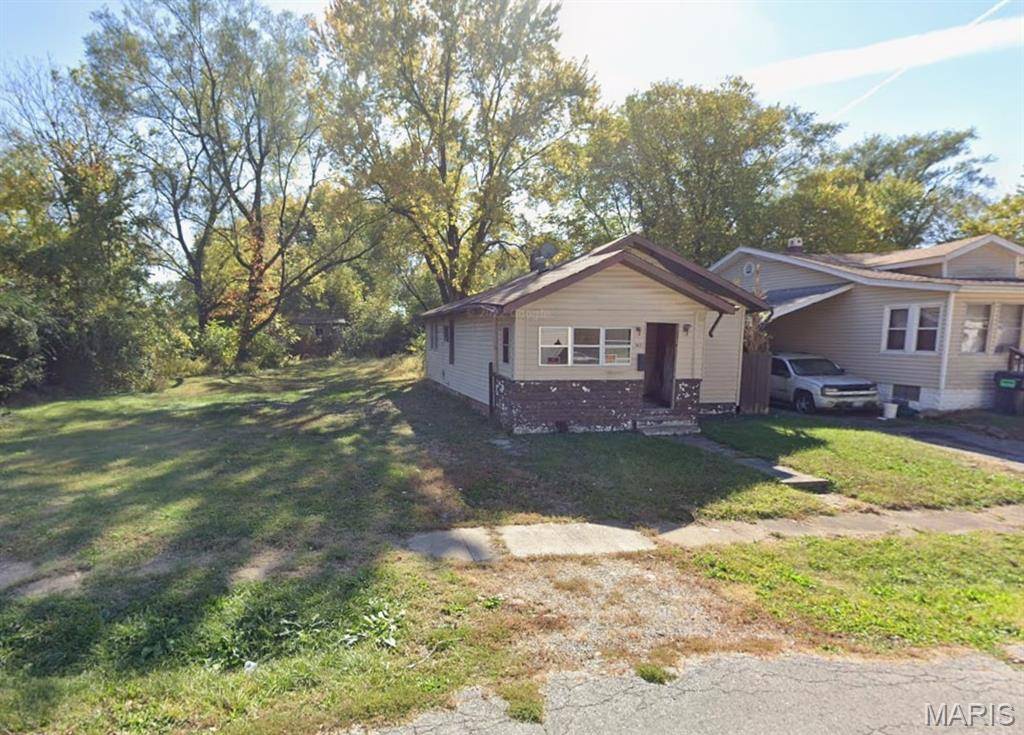 5632 Portland PL, East St Louis, IL 62204