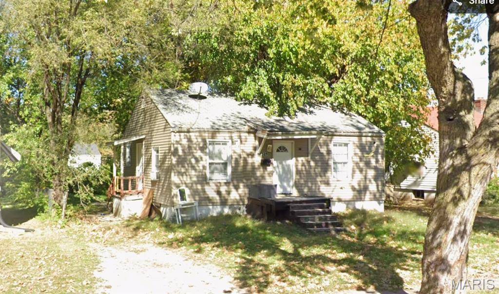 5529 Adelaide PL, East St Louis, IL 62204