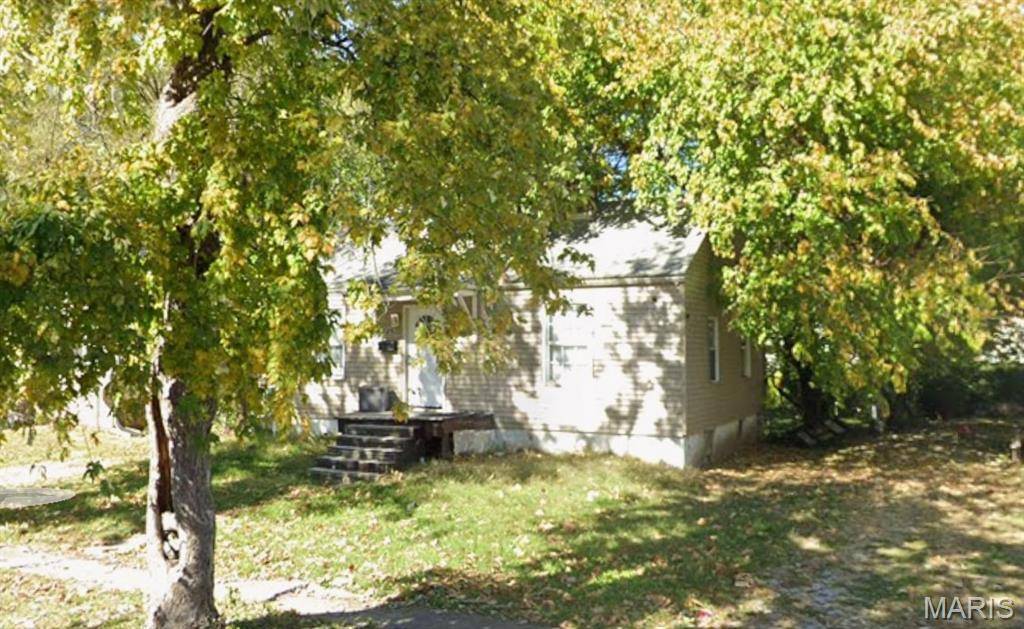 5529 Adelaide PL, East St Louis, IL 62204