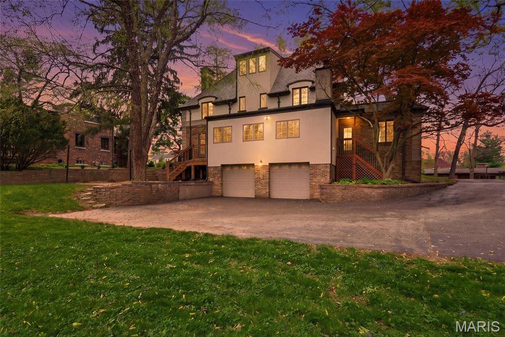 22 Country Club PL, Belleville, IL 62223