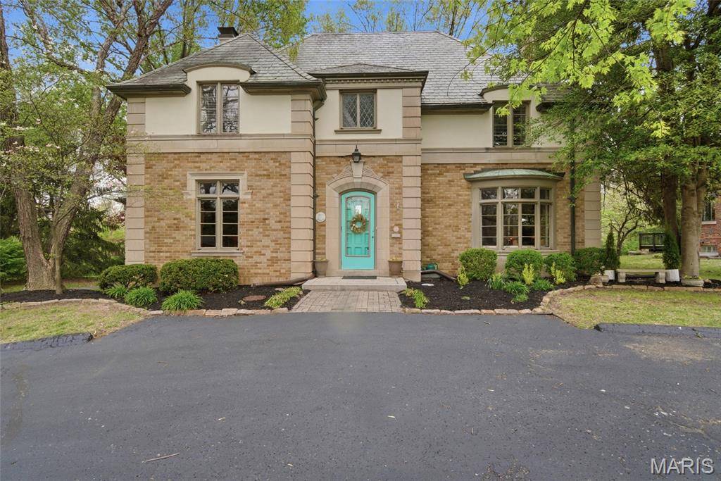 22 Country Club PL, Belleville, IL 62223