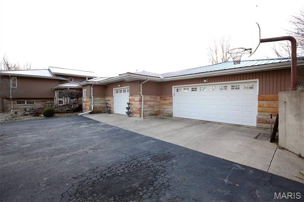2415 Zent DR, Vandalia, IL 62471